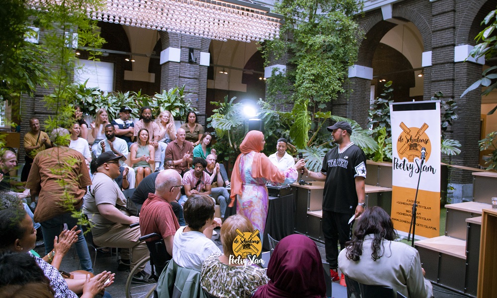 Soraya Speaking uit Zoetermeer wint Schiedamse Poetry Slam