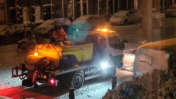 Code Rood KNMI wegens ijzel; grote risico's weggebruikers door gladheid