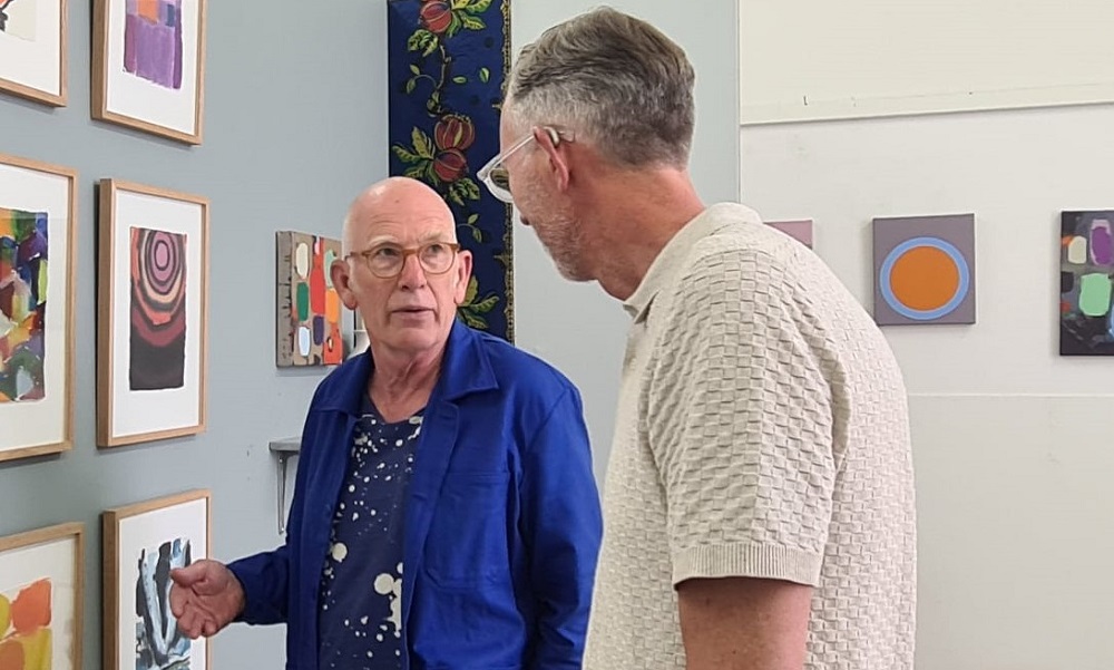 Schiedam telt circa 950 straten. Henny wilde er 750 schilderen