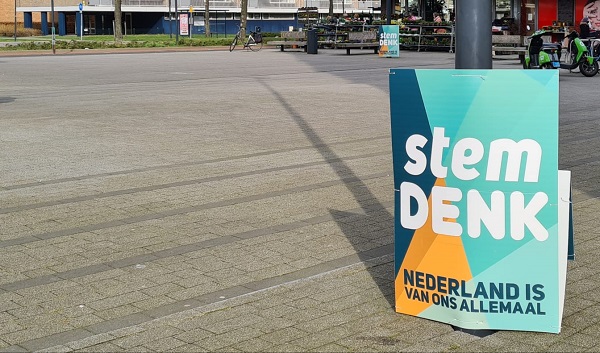DENK heeft bij politie aangifte gedaan van diefstal en vernieling reclameborden