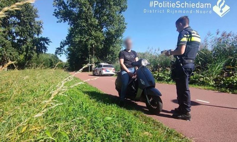 Politie Schiedam: themamaand verkeersveiligheid scooters