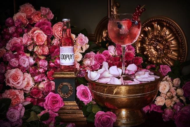 P. Loopuyt & Co Distillers lanceert Rose Lemonade