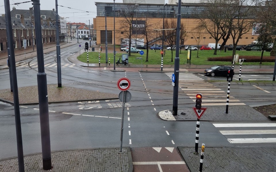 'Een vrachtwagen past niet op het fietspad, wat doet dat bord hier?'