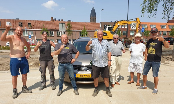 Bewoners Panoramaflat 2 dopen hun nieuwe parkeerplaats