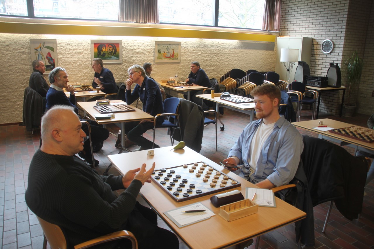 Weer mispeer damlandskampioen in voorlaatste ronde