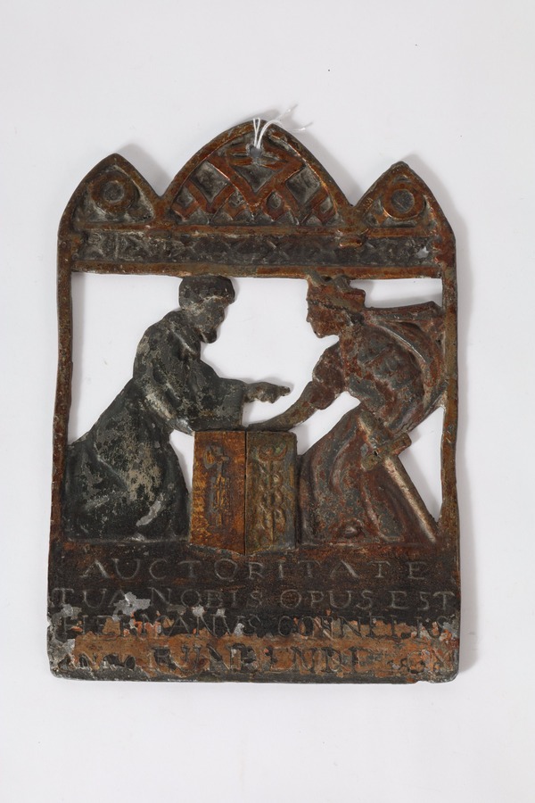 Burgemeester reikt 1e exemplaar uit van ‘Leelijk bedrogen''