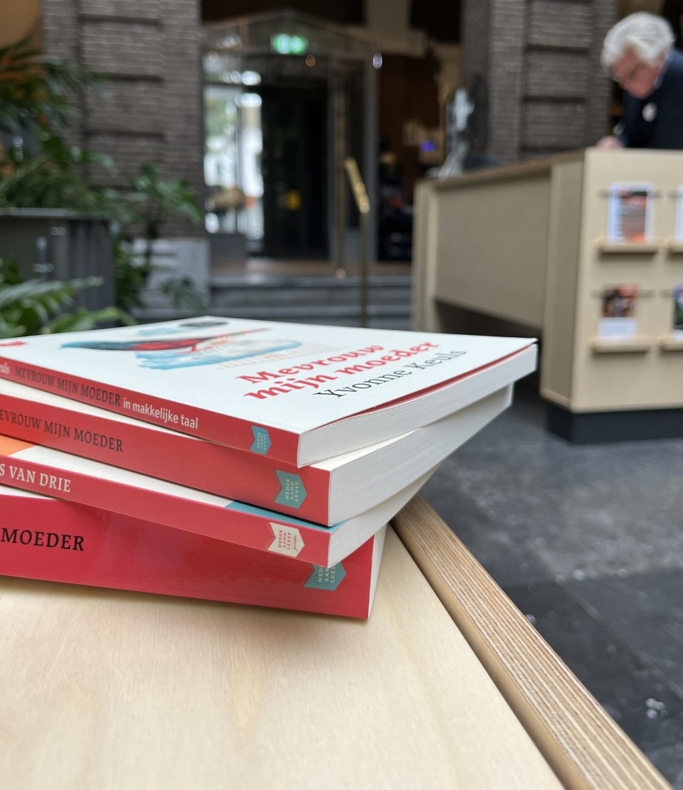 Bibliotheek geeft gratis boeken 'Mevrouw mijn moeder’ weg