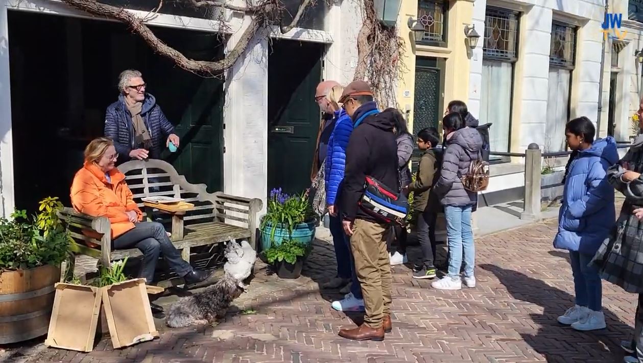 JW liep mee met wat hij noemt 'de wandelende fluisterboot'