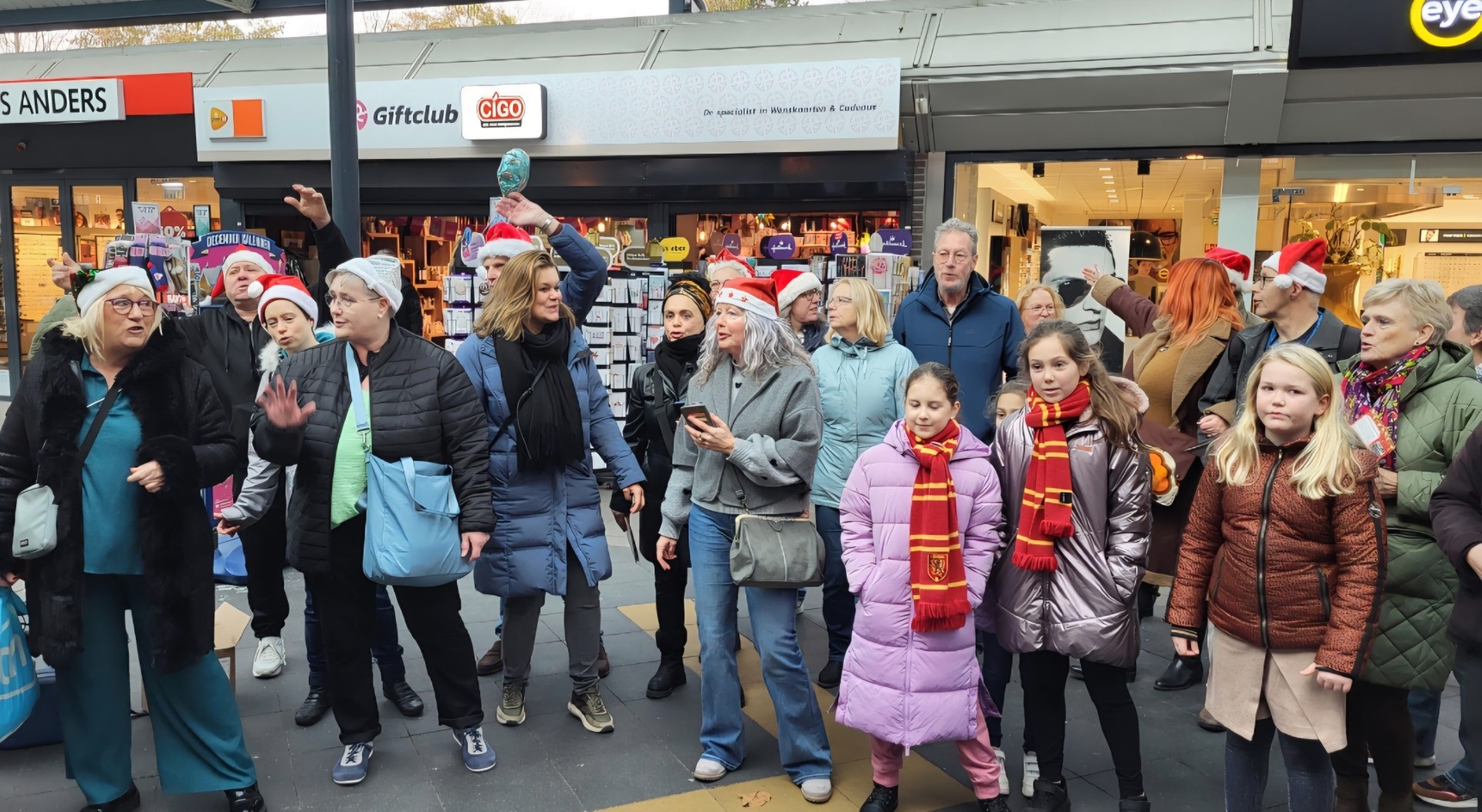Flashmob ter promotie van Dickens Festijn