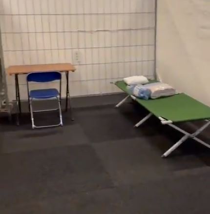 Gemeente richt gymzaal in met 12 extra opvangplekken voor daklozen