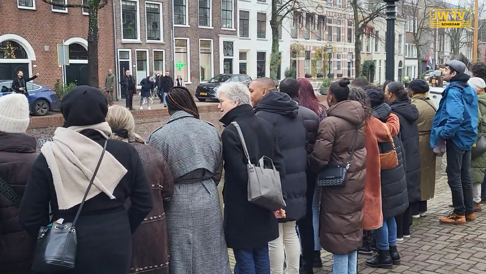  “Blijf met je poten van andermans spullen”