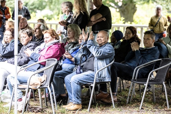Lars Kroon sluit op Cultuur Borrelt in het Julianapark