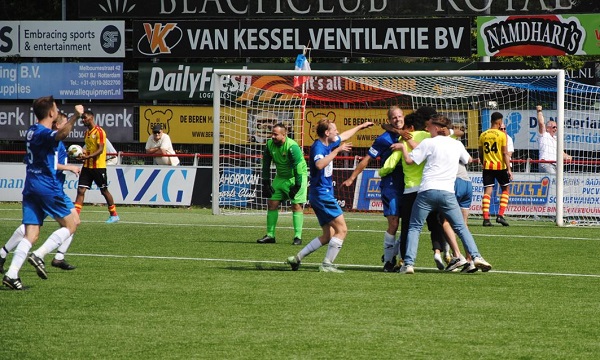 Excelsior'20 dwingt in zinderende wedstrijd promotie af
