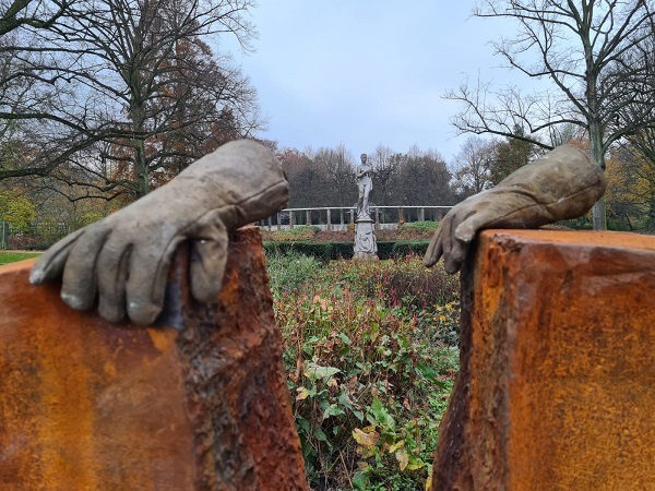 Ze stelen drie autobussen om terug te komen in Schiedam