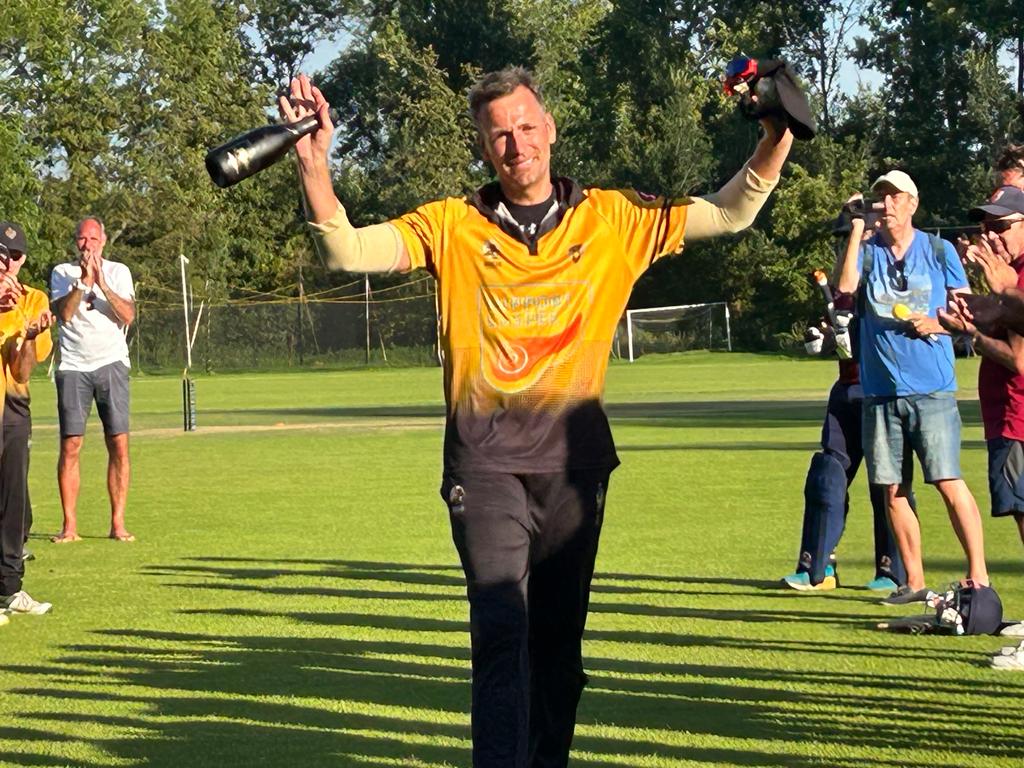 Emotioneel afscheid cricketer Tom Heggelman