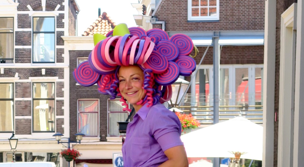 In carnavalsoptocht naar het museum 
