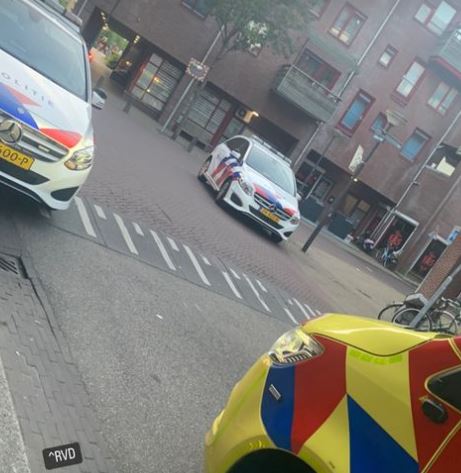 Hulpdiensten rukken uit voor dronken op straat liggende persoon