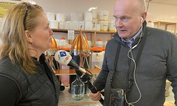 Aandacht voor distillateur uit Schiedam die palmwijn distilleert uit Afrika