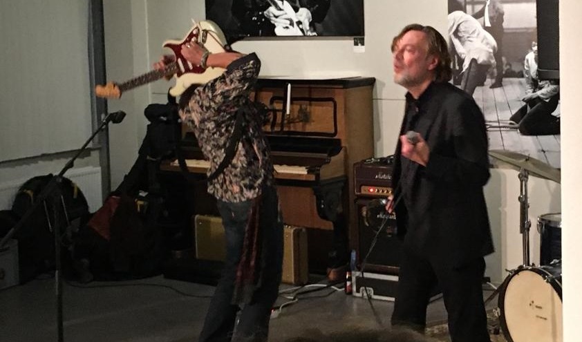 80-ste geboortedag Jimi Hendrix geëerd met muziek, foto's en boek 