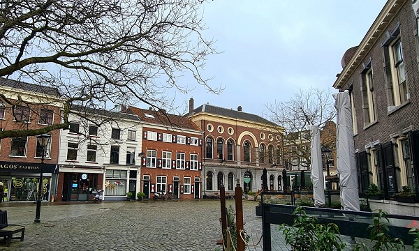 Zaterdagmiddagborrel met barbecue op Grote Markt
