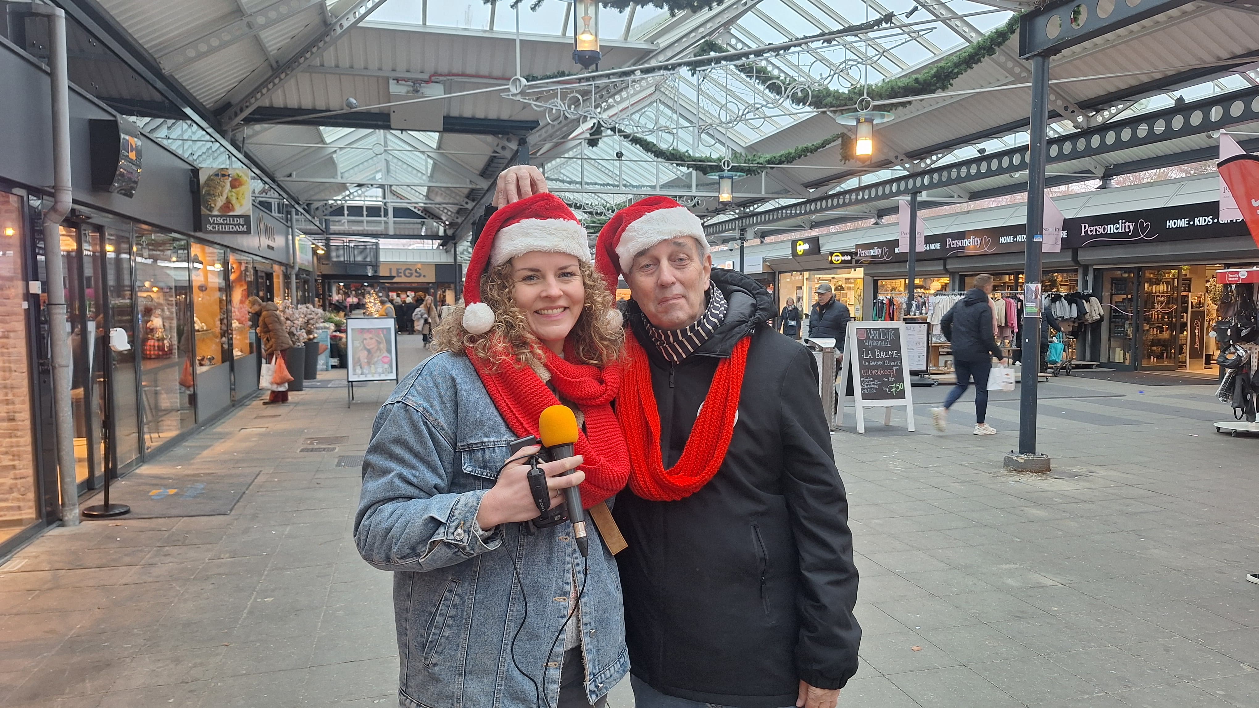 Ilona en JW op pad voor de kerstgroeten