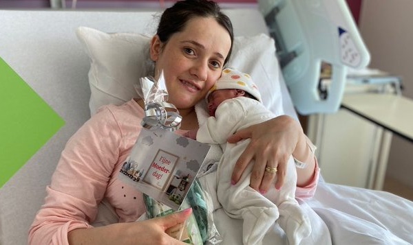 'Kersverse moeders krijgen hun eerste cadeau voor Moederdag'