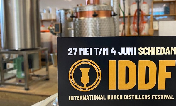 Honey Pari zingt en Serious Bee laat proeven