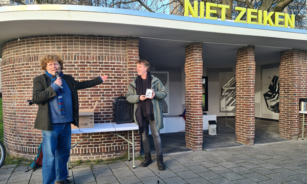 Abri in zwart-wit in het Schreiershuisje