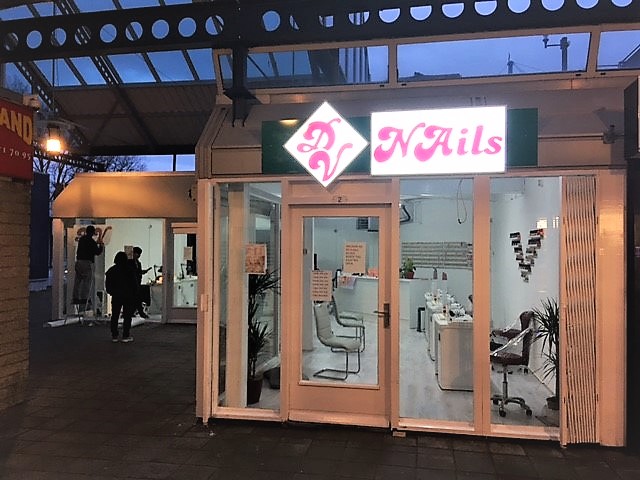 Poedelparadijs in Spaland wordt nagelstudio