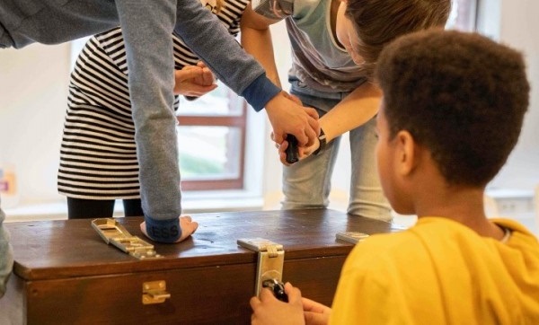 Puzzel mee met Break-in Box in de bibliotheek