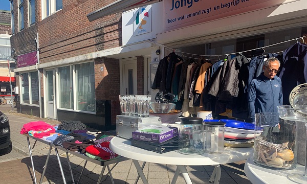 Het is vandaag 'Weggeefdag' bij J&S in de Groenelaan