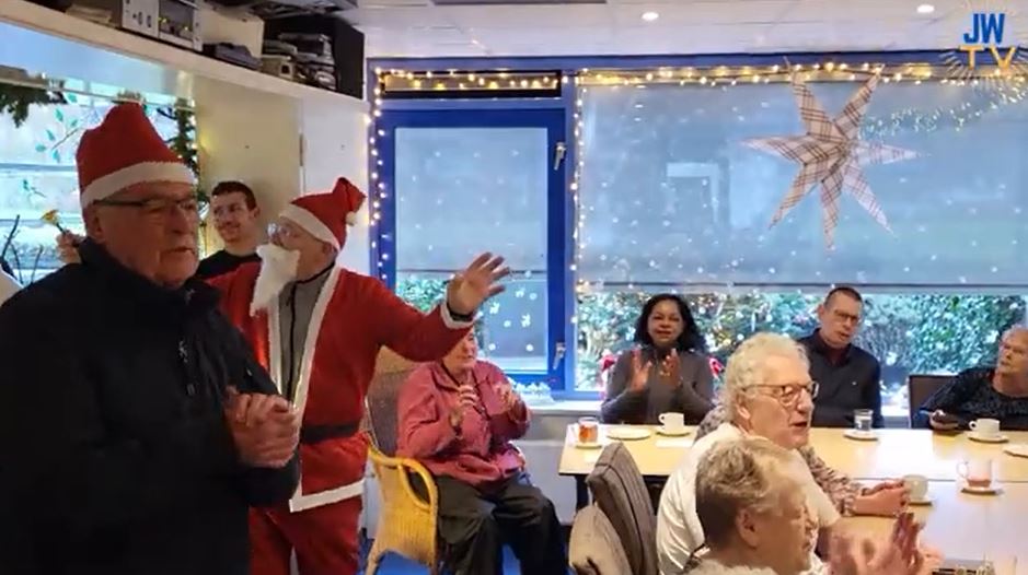 Ouderenraad PPSC deelt kerstboxen uit aan ouderen 