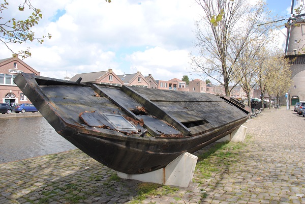 De laatste Schiedamse spoelingschuit dreigt te vergaan