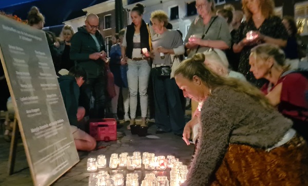 Deze acht vrouwen die hier wegens 'toverij' op de brandstapel kwamen