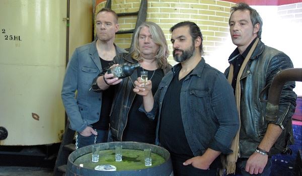Hard-rockband Black Nazareth lanceert geheel in stijl zijn eigen jenever