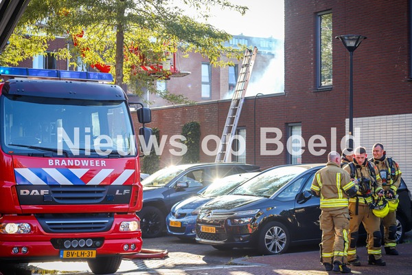 Dak zwaarbeschadigd na brand Sem Dresdenplein Schiedam