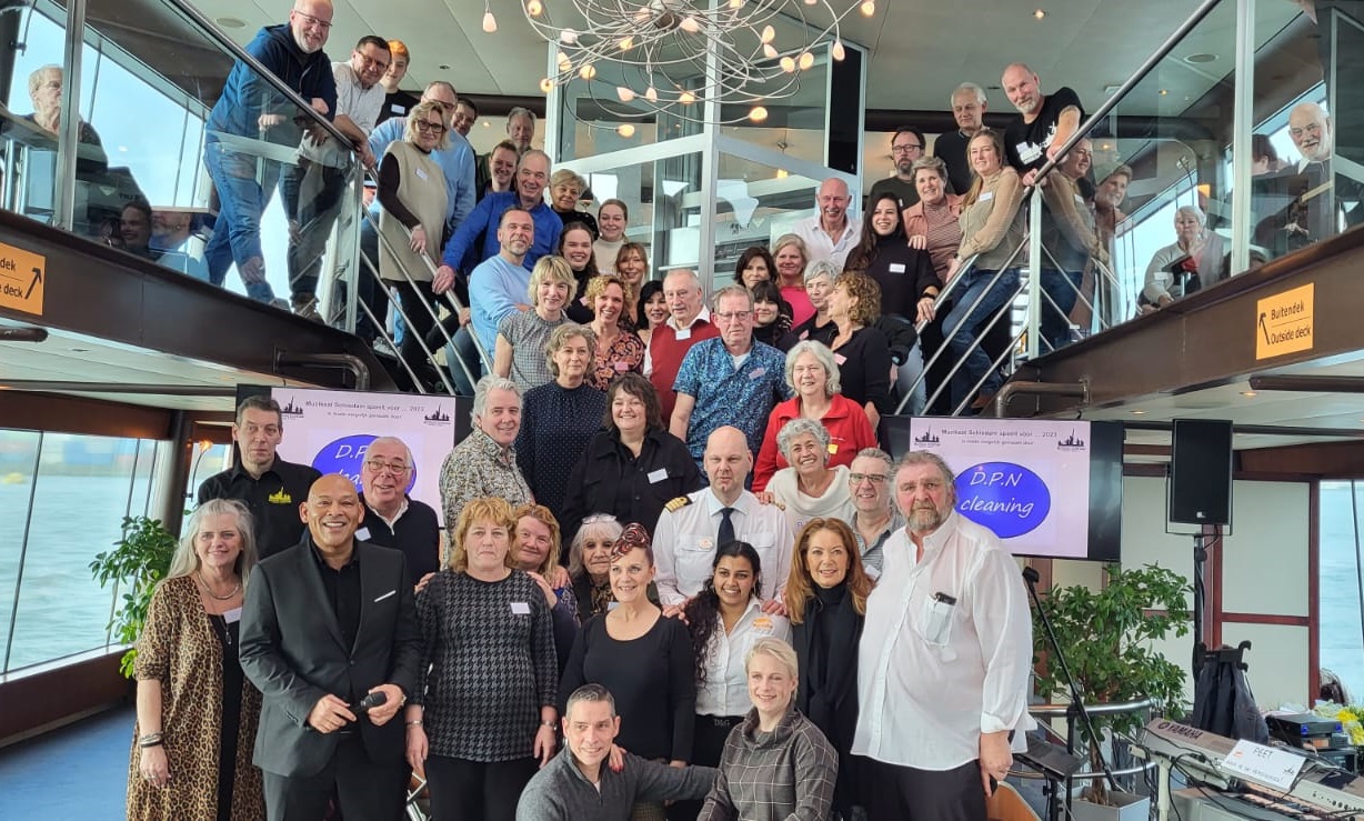 Geslaagde vaartocht met ouderen op de Nieuwe Maas e.o.