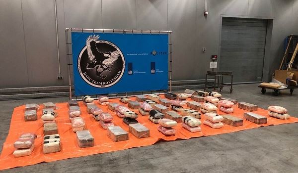 Ruim 500 kilo cocaïne onderschept in schip in Merwehaven 