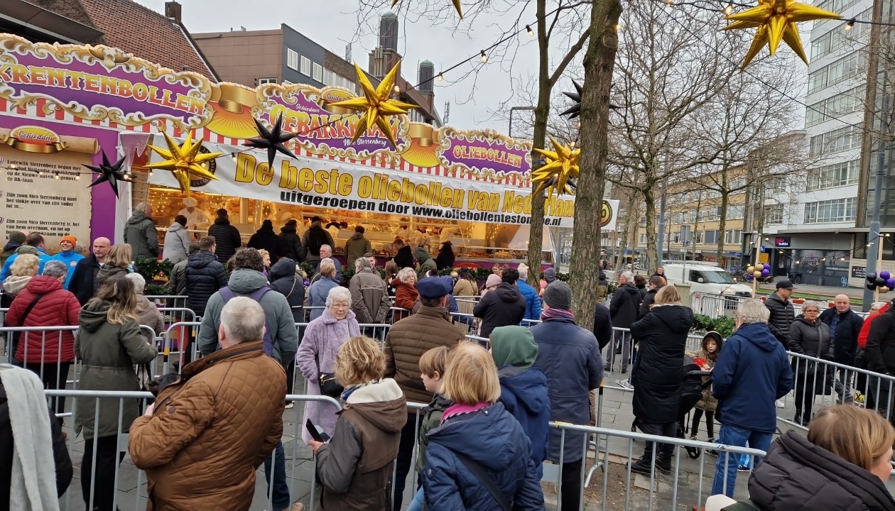 Zaterdag vroeg uit de veren om oliebollen te kopen of zelf te bakken?