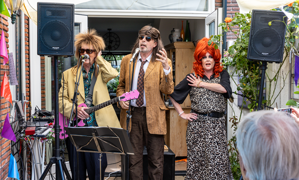 Tuinen, woonkamers, ateliers, etc. gezocht voor Gluren bij de Buren 