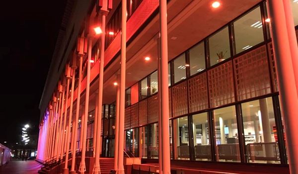 Schiedams stadskantoor kleurt twee weken oranje