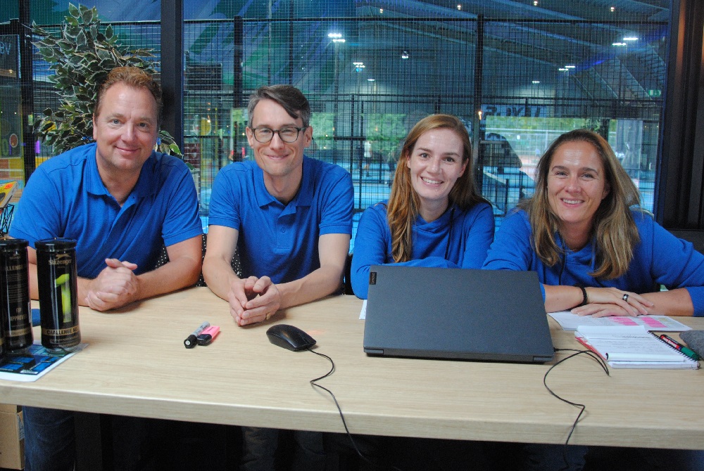 Bekende gezichten op baan én in wedstrijdleiding padeltoernooi