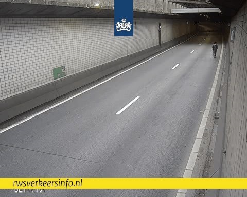 Beneluxtunnel ging dicht wegens snelwegwandelaar