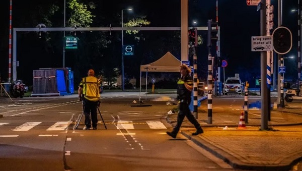 Twee voetgangers komen om na aanrijding met bestelbus