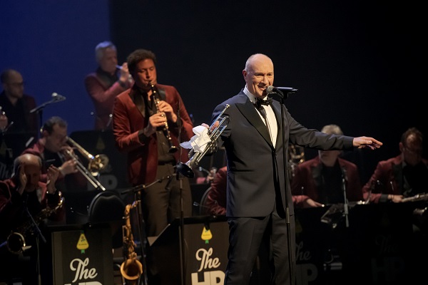 Henk Poort met 17-koppige bigband in Schiedam 