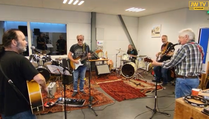 Muziek aan de Schie met Schiedamse superband