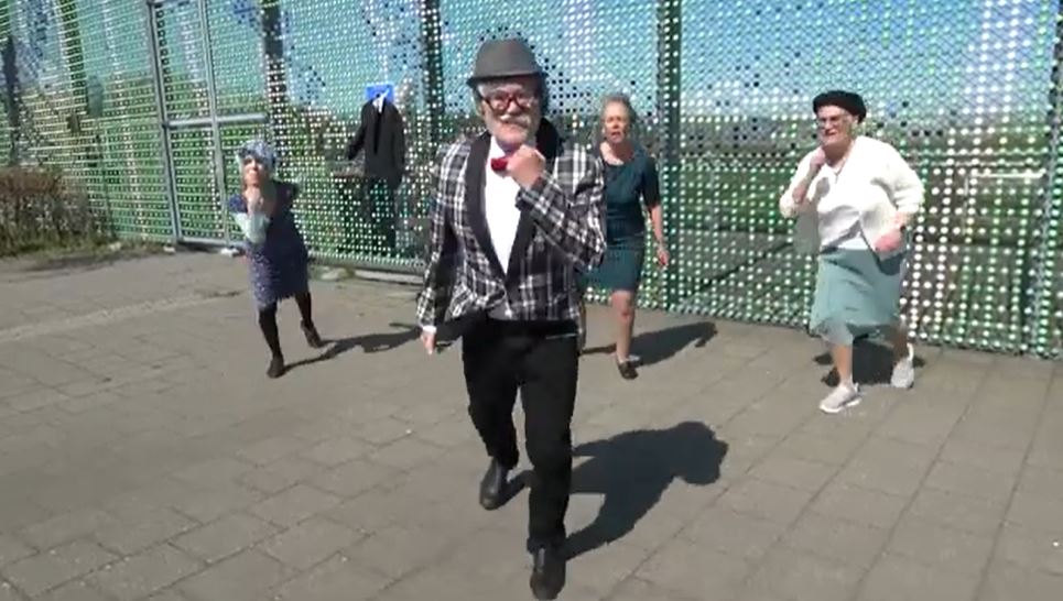 'Senior' van Selfie, liedje voor en door senioren