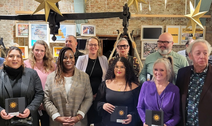 Hier lees je welke 10 Schiedammers een penning kregen