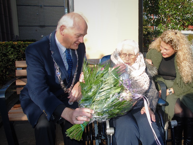 Lenie Paauwe, Schiedams oudste inwoner ooit, is op de leeftijd van 108 jaar overleden