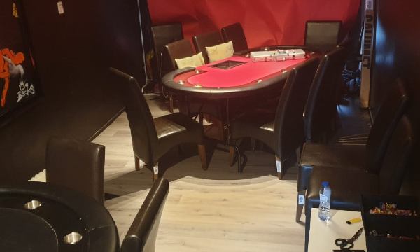 Illegale gokzaal boven winkelpand op Hoogstraat door gemeente gesloten